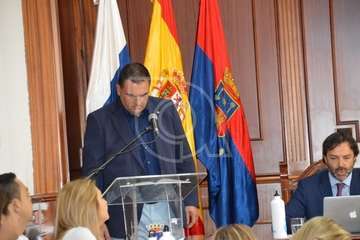 Héctor León toma posesión como concejal en Telde (Foto TA y Daniel Amador)